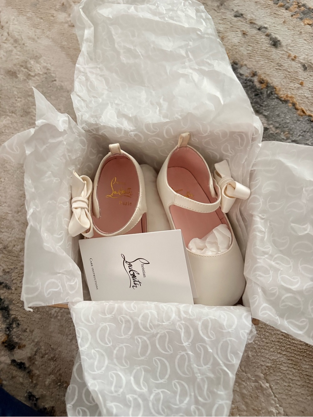 Christian Louboutin Kids Cream Bow Mary Jane Flats with Pink Lining